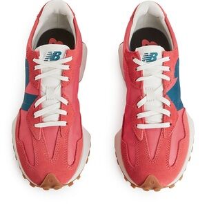 New Balance 327 sneakers in salmon pink and navy - size 7 !